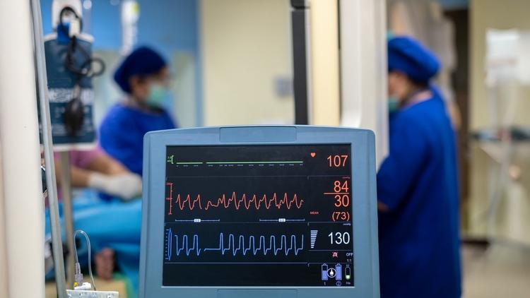 Vasopressores ou Fluidos no Choque Séptico Precoce: O Ensaio ARISE FLUIDS