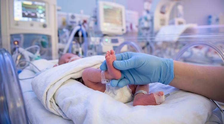 Recém-nascido em unidade neonatal