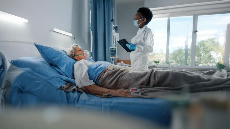 Volume de pacientes graves na UTI e mortalidade hospitalar